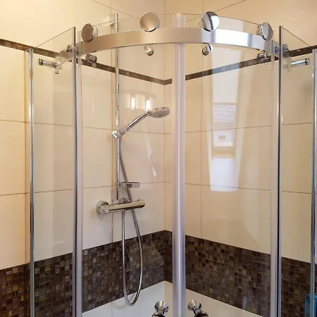 Dom Na Skraju * Łukęcin